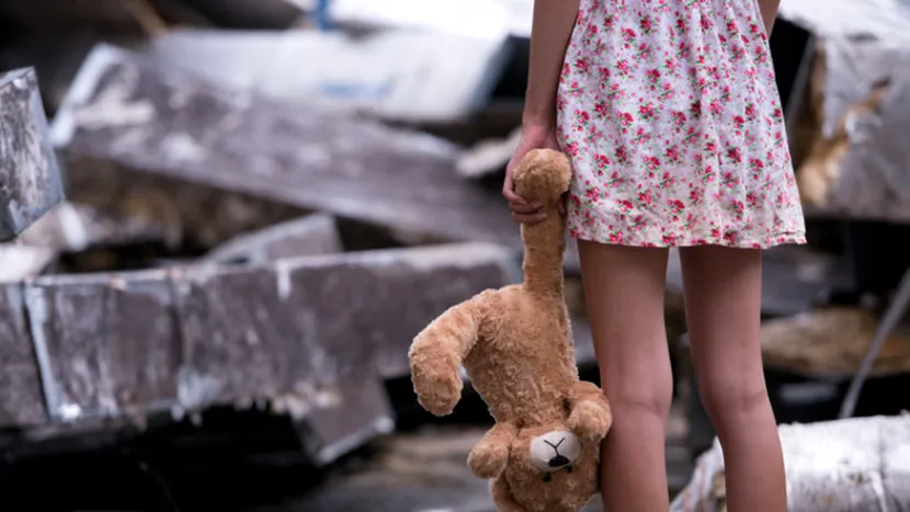Şocant! Fetiţă de 5 ani din Vrancea, abuzată sexual sub ochii mamei sale. Femeia a filmat toată scena