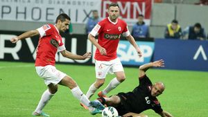 Dinamo a rămas fără titularul postului de fundaș stânga!** Pulhac a plecat sâmbătă să semneze cu noua sa echipă