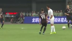 Ronaldo i-a trimis după "semințe" pe jucătorii lui AC Milan. VIDEO | E incredibil ce a putut să facă CR7, chinezii au înnebunit