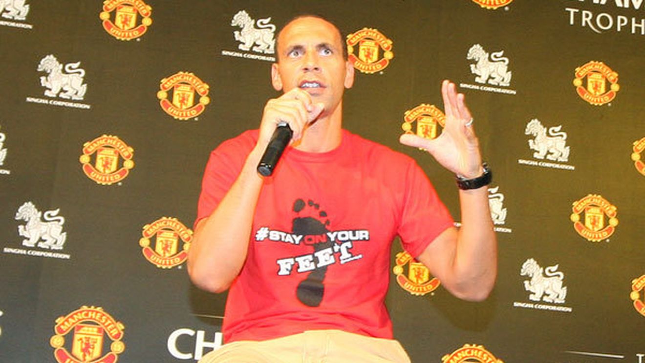 FOTO** Și Paris Hilton ar fi invidioasă pe mașina lui Ferdinand! Fundașul și-a luat automobil de pițipoancă :))! Culmea! E mândru de alegerea sa