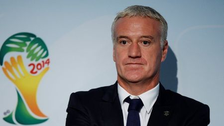 Gafă incredibilă la acest nivel! Deschamps voia să ia la Euro un jucător care evoluează la altă națională! Fanii Franței îi cer acum și pe Aubameyang sau Higuain :)