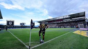 Fotbalistul de 16 ani care este comparat cu marile legende ale acestui sport, surprins într-un club de striptease! Scandal imens la națională