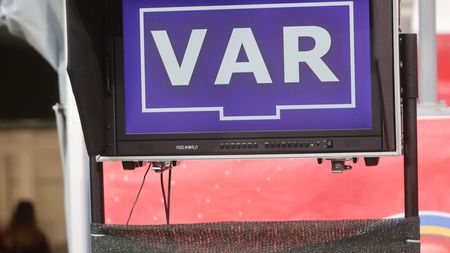 Explozie de nemulțumire la CFR Cluj! Acționarul echipei s-a dezlănțuit asupra arbitrajelor: „VAR-ul nostru e fantastic, dacă aș avea probe, aș spune că a fost premeditat! E curios și inadmisibil, o dezamăgire totală” | VIDEO EXCLUSIV ProSport Live