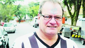 Din pasiune pentru echipă!** Și-a făcut câte un tatuaj pentru fiecare din cele 13 trofee câștigate de Santos