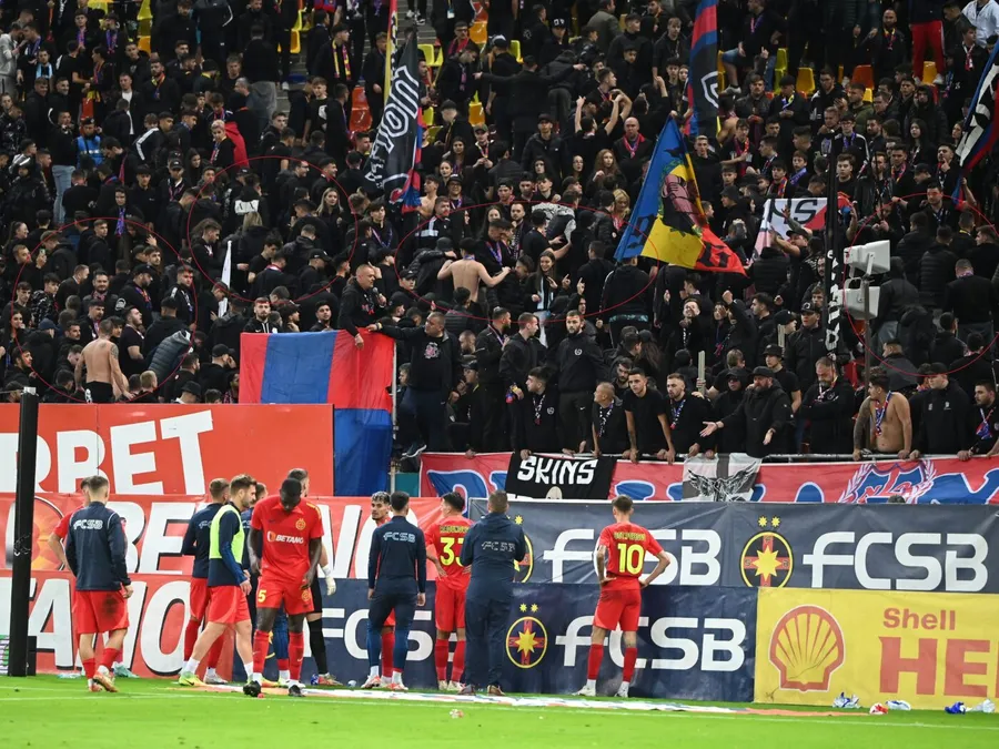 Fanii din Peluza Nord le-au întors spatele jucătorilor de la FCSB