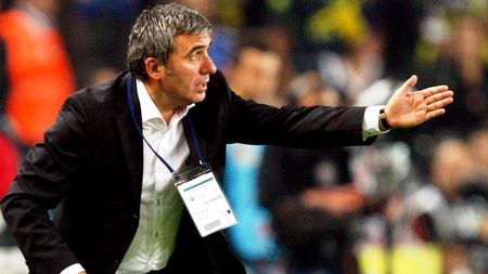 Rivalii Galatei, contra lui Hagi: "Mai bine rămânea Rijkaard!"