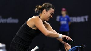 Moment incredibil la turneul WTA de la Cluj-Napoca! Cine a sunat-o, de fapt, pe Gabriela Ruse în timpul meciului | GALERIE FOTO