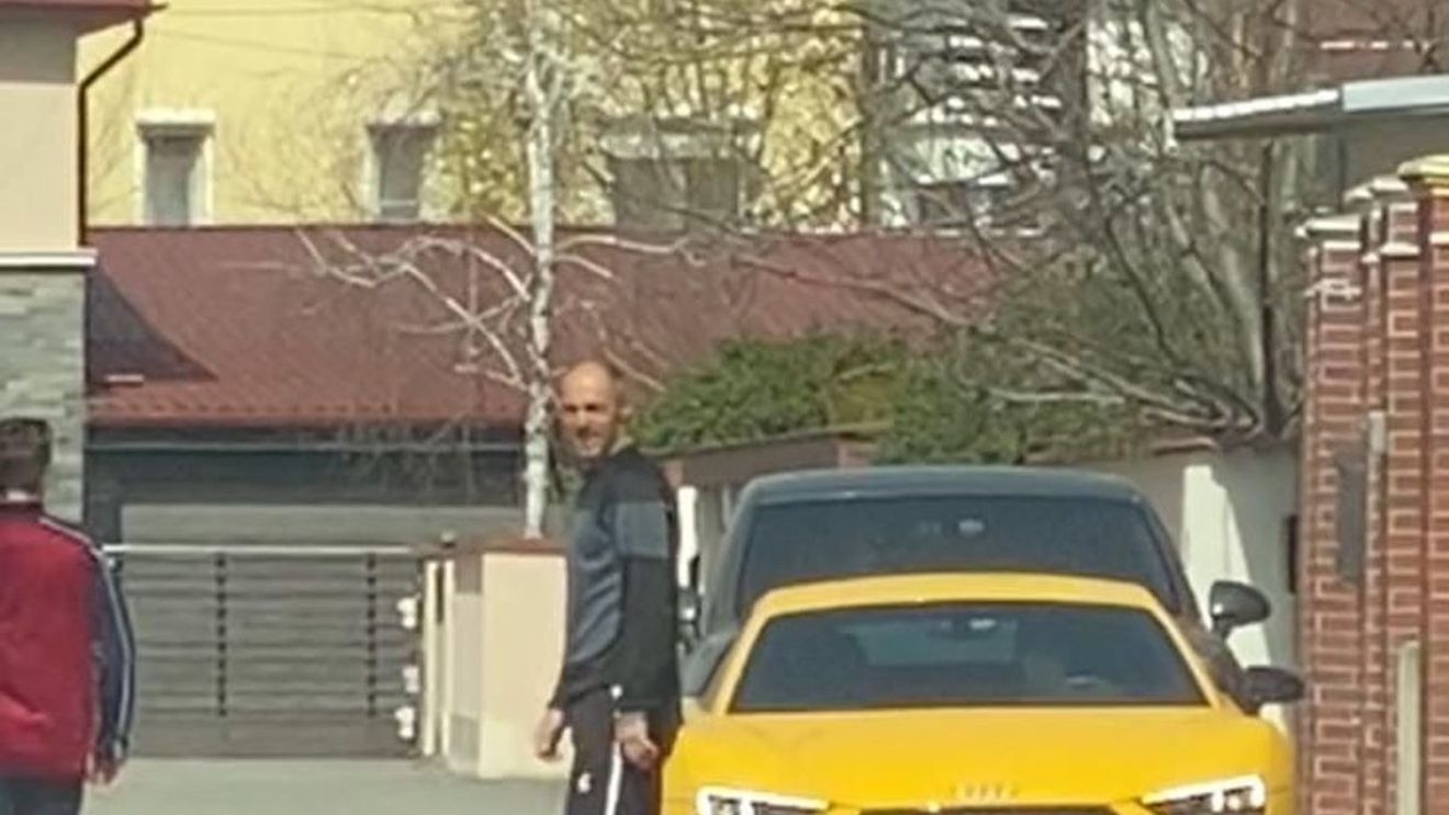 Băiatul lui Șumudică, la cumpărături cu bolidul de peste 100.000 de euro! Bogdan Andone a venit să-i admire limuzina | FOTO