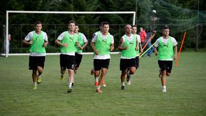 "Încurajări" înainte de baraj. Rapidiștii au văzut primii bani după trei luni de secetă