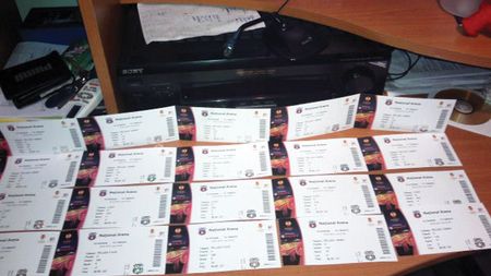 Bișniță on-line!** Condițiile meteo din București îi fac pe fanii Stelei să-și "abandoneze" echipa