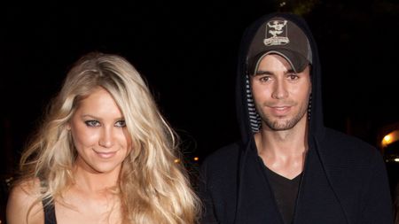 Anunț surpriză: Anna Kurnikova și Enrique Iglesias au devenit părinți de gemeni! Sarcina a fost ținută în secret