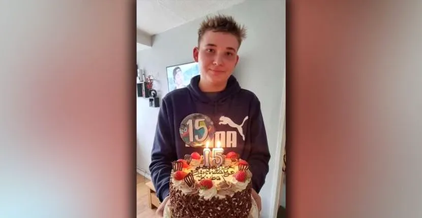 Un băiat, în vârstă de 15 ani, a fost ucis „încercând să-și salveze mama” din faţa celui care voia să o înjunghie