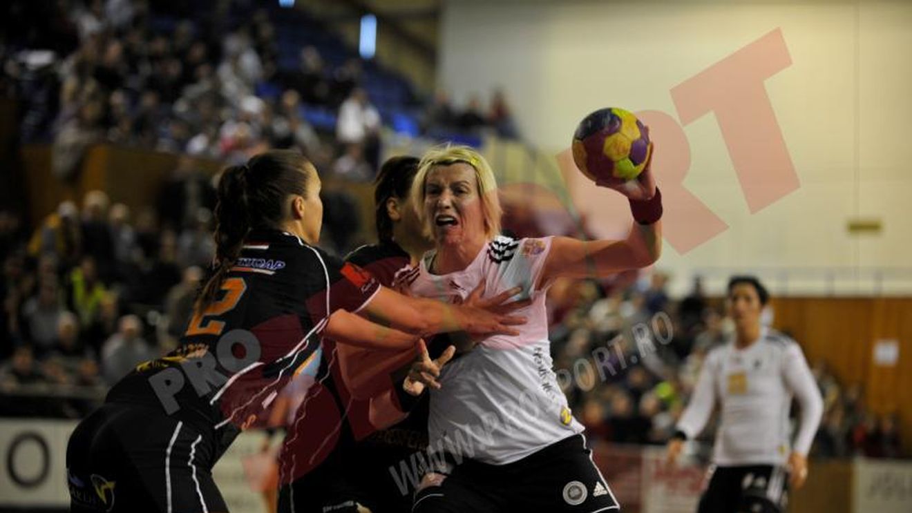 FOTO: "U" Jolidon Cluj-Fehervar KC, scor 21-28, în sferturile de finală ale Cupei EHF la handbal feminin