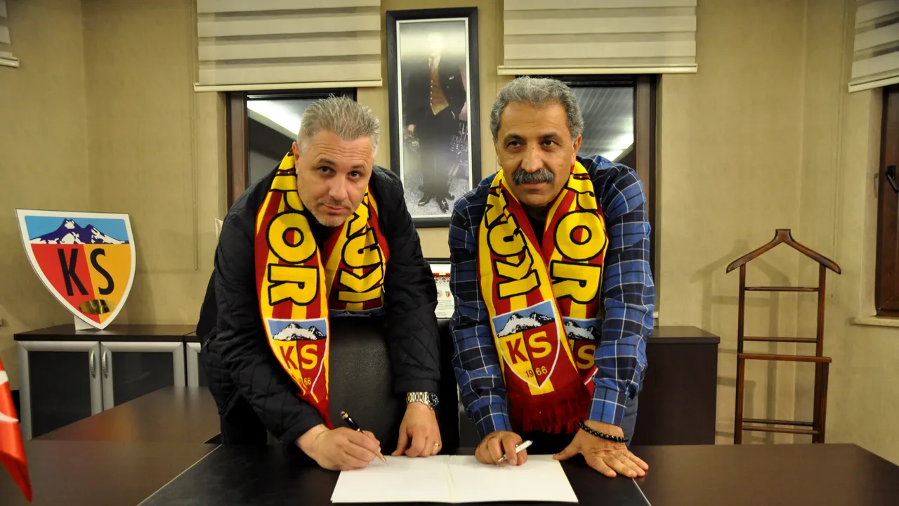 OFICIAL | Șumudică a semnat cu Kayserispor! Reacția românului care va pregăti gruparea turcă pentru următoarele două sezoane