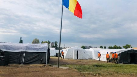 GALERIE FOTO | Spitalul de campanie de la Stadionul CFR din Timișoara este aproape gata să primească pacienți! Micile detalii care mai trebuie puse la punct