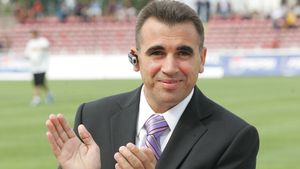 Penescu: "Becali ar trebui premiat"