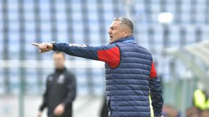 Scandal la Gloria Buzău. Ilie Stan a fost pus la punct de conducere după atacul asupra jucătorilor străini: „Astfel de declarații nu se fac în spațiul public. Și-a făcut singur rău. L-a avut în lot pe Budescu și l-a îndepărtat, dar e clar că suntem aproape retrogradați". EXCLUSIV