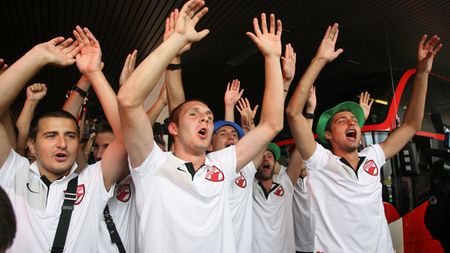 "Dependenți" de distracții! "Câinii", prinși din nou în oraș!