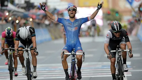 Bouhanni, stăpânul haosului din Giro. Francezul a câștigat o etapă dominată de căzături