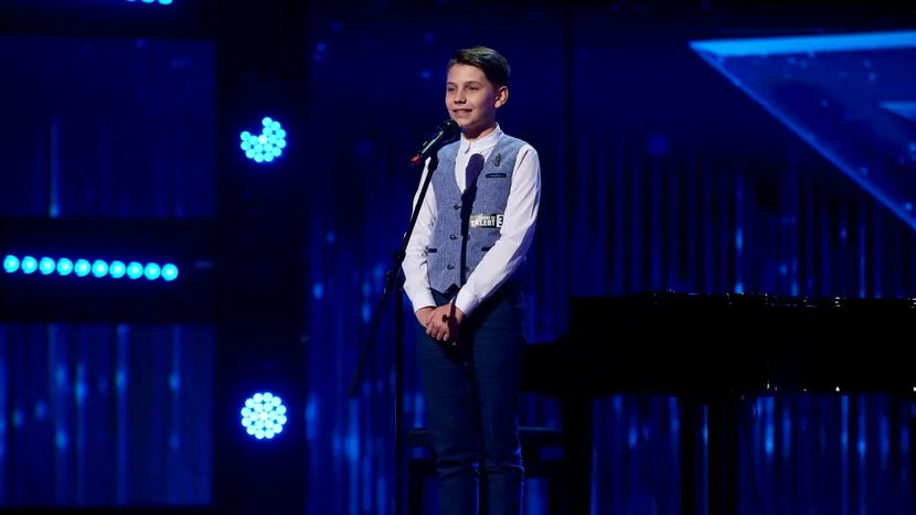 Al șaselea Golden Buzz la 'Românii au talent'! La 13 ani, Mihai Țigaret 'a rupt' pianul în fața juraților