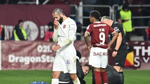 „Are dinții sparți”. Verdict cutremurător după faultul criminal din Rapid - Hermannstadt: Jakub Hromada e desfigurat!