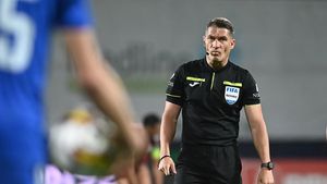 Incredibil! Istvan Kovacs, care a avut o prestație lamentabilă în CFR - FC U Craiova, e pe lista scurtă a favoriților care pot arbitra finala Ligii Campionilor! Ce s-a întâmplat cu centralul care era ales să conducă Manchester City - Inter Milano
