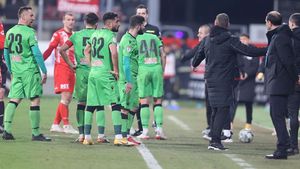 Acuzații șocante ale fostului medic de la Dinamo pentru actualii doctori ai echipei! „Se zvonește că încasează sume de la jucători să îi dea accidentați la meciuri! Asta înseamnă club mafiot!”