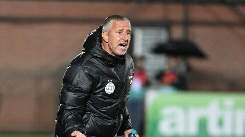 Reghecampf la FCSB, cu biciul și zăhărelul: pentru 107 grame în plus, i-a oprit salariul pe două luni și jumătate! „Ți-e rușine”. EXCLUSIV