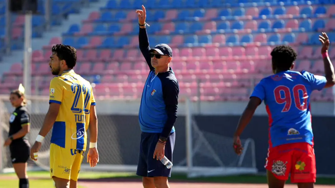 Leo Grozavu nu vrea echipe fără drept de promovare în play-off-ul Ligii 2: ”Alterează competiția.” Antrenorul Chindiei dorește susținere din partea fanilor, dar și din partea... presei locale