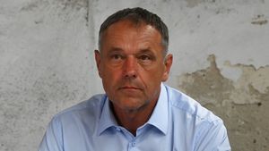 „Am decis să nu fac chimioterapie, dar să am o viață normală”. Fostul fotbalist de națională a luat decizia dură în lupta cu cancerul