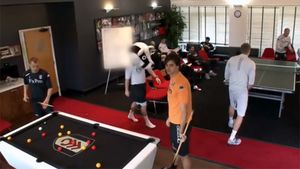Nu s-au săturat de "Harlem Shake"!** VIDEO Fotbaliștii de la Fulham au intrat în rândul lumii! Berbatov e genial :)