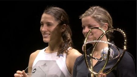 Faza zilei în sport! A câștigat turneul, dar a pierdut finala în fața directorului competiției, care i-a înmânat și trofeul. Petkovic, învinsă de Clijsters