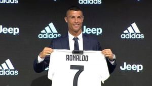 Incredibil ce le-a trecut prin cap! Fanii lui Napoli l-au umilit pe Cristiano Ronaldo | FOTO