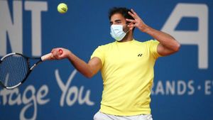 FOTO | Imagine inedită în Germania! Un jucător de tenis a câștigat un meci cu masca pe față