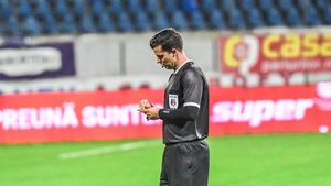 Cine este arbitrul debutant Bogdan Dumitrache, înlocuitorul lui Istvan Kovacs la meciul FC Botoșani - CS U Craiova
