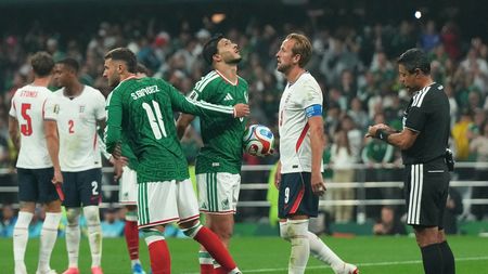Mexic - Anglia 2-3 la Cupa Mondială ar trebui să fie trusa de prim ajutor dacă fotbalul poate salva lumea de ea însăși. Cronică de Gabriel Berceanu