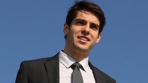 VIDEO** Cu un salariu de 10 milioane â‚¬, Kaka nu are bani de taxi! :)