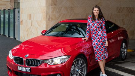 FOTO | Fetele și bolizii. Sorana Cîrstea se relaxează înainte de Australian Open cu două mașini sport de 252 și 326 cai putere

