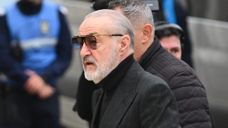 S-A STINS IL LUCE Ce concluzie au tras grecii după ce au văzut ce a spus Gigi Becali că trebuie să facă Răzvan Lucescu în primele 40 de zile de la moartea tatălui său