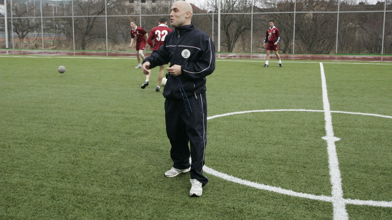 Tony:** "Cupa e vitală"