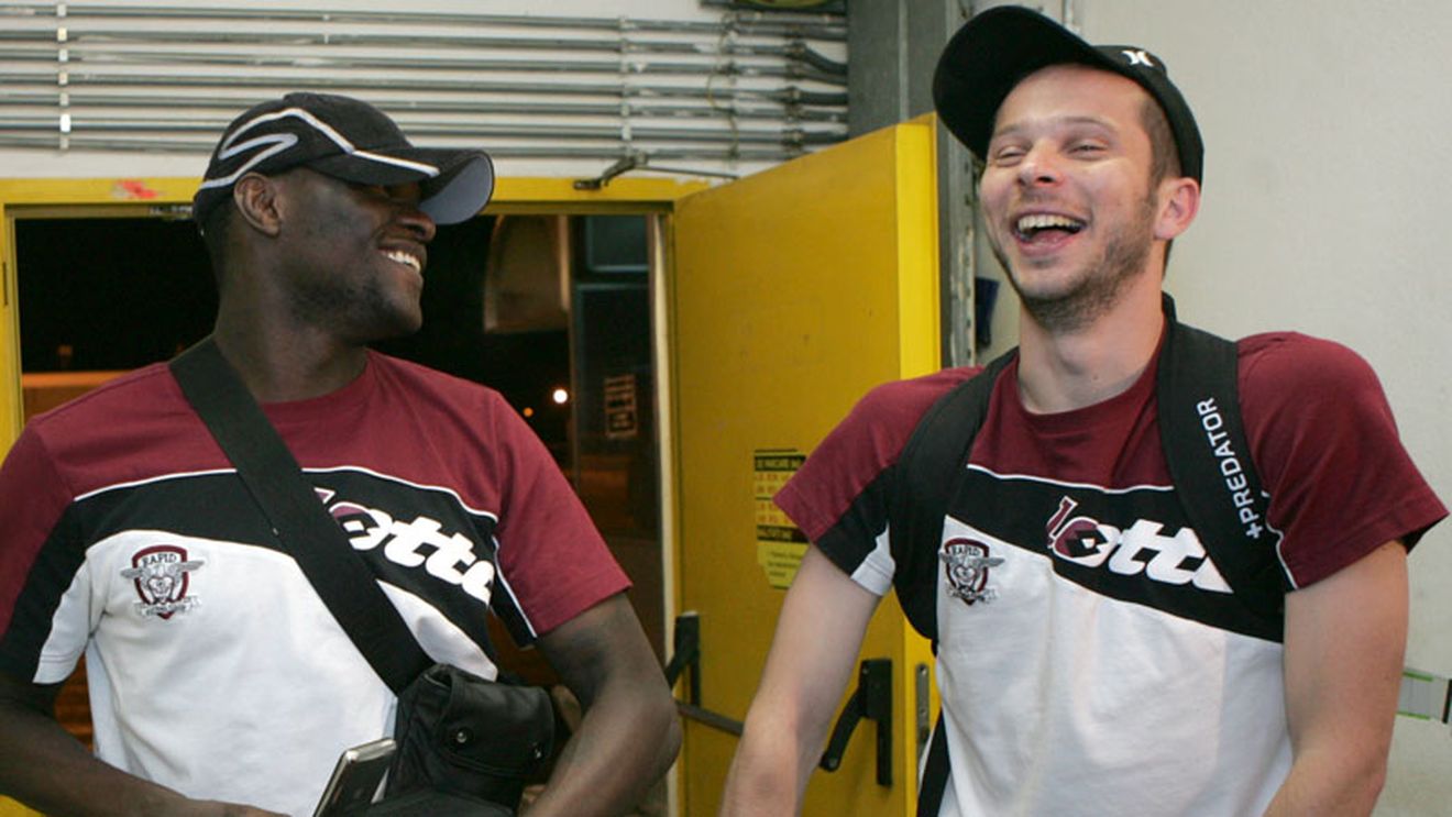 "Sunt în Abu Dhabi și caut clienți pentru Boya și Bozovici!"