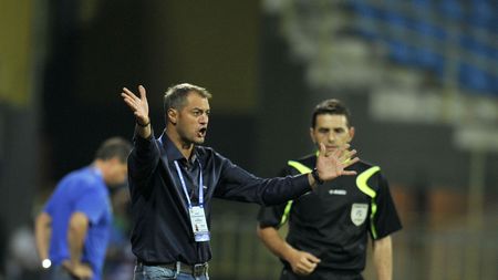 Dezvăluiri. Dialog amuzant pe teren: "Lăcă, suntem deja campioni!'. "Cristi, nu spune hop până nu sari pârleazul!"