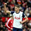 Ăsta da ghinion curat pentru Radu Drăguşin. Rivalul pe post de la Tottenham, Micky van de Ven, a făcut o cursă senzațională de 60 de metri şi a dat pasă de gol în derby-ul cu Manchester United