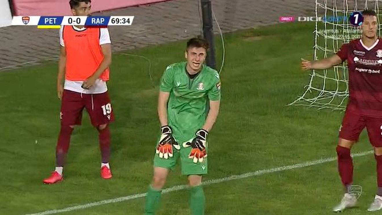 Crize de nervi și frustrare pe „Ilie Oană”! Portarul Rapidului, eliminat și trei penalty-uri consecutive ratate de către Petrolul | FOTO
