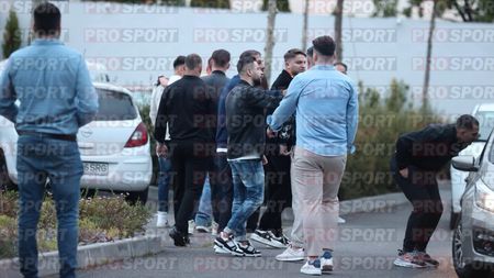 Imagini exclusive: scandal la petrecerea de titlu a celor de la FCSB! Tavi Popescu a fost înjurat, unul dintre amicii lui a sărit să-l apere și totul a fost la un pas să degenereze. Radunovic a intervenit ca un căpitan, în vreme ce Florinel Coman s-a „evaporat” cu soția și copilul. FOTO&VIDEO PROSPORT