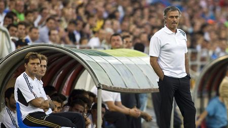 Revoltă în vestiarul Realului! Jucătorilor nu le-a venit să creadă:** Mourinho i-a făcut praf pentru că i-au respectat ordinele! "Gașca" ce îl poate salva pe portughez: