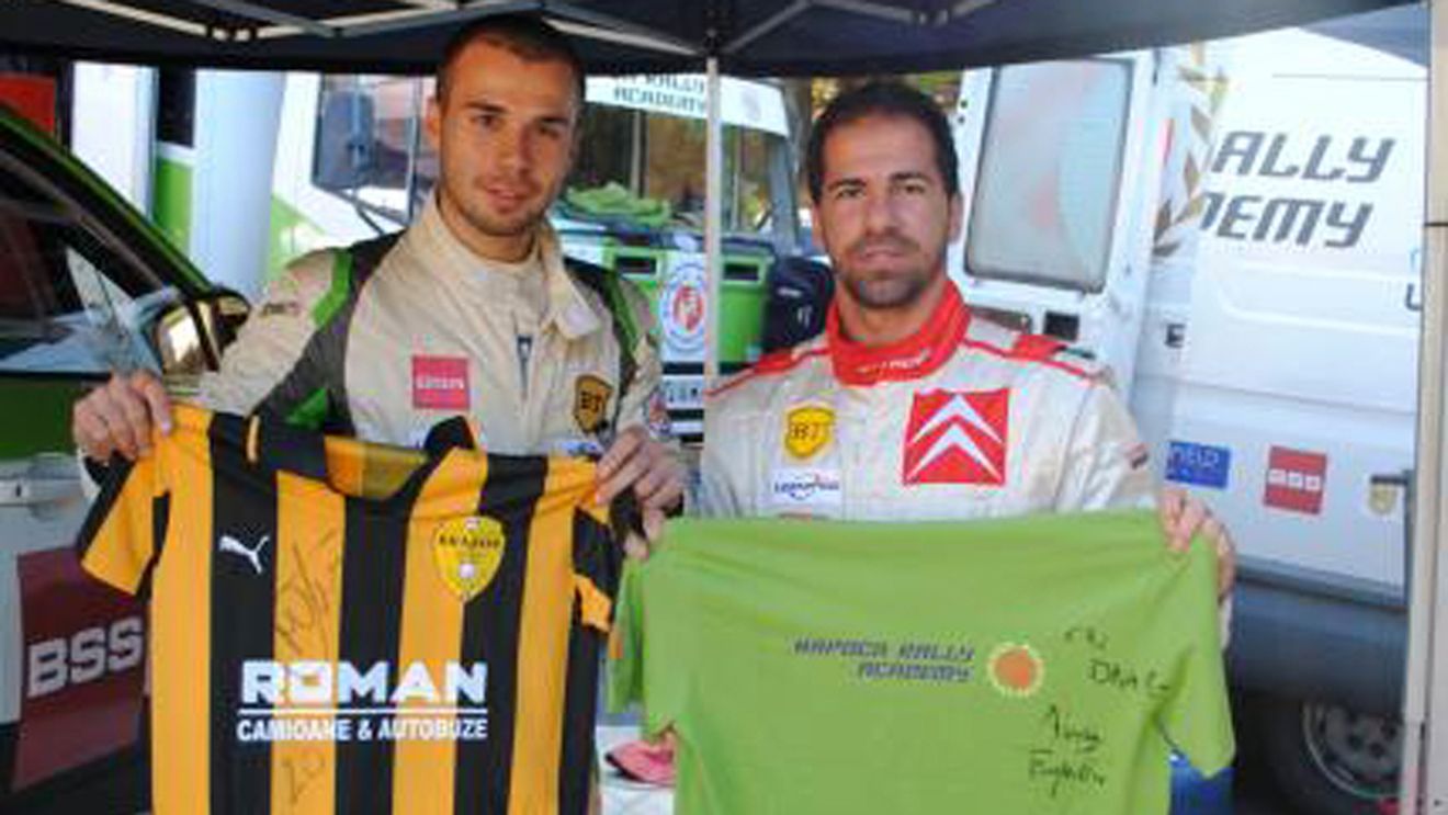 "Mă gândesc serios să particip la curse". Constantinescu, atacantul lui FC Brașov, a fost copilotul lui Simone Tempestini