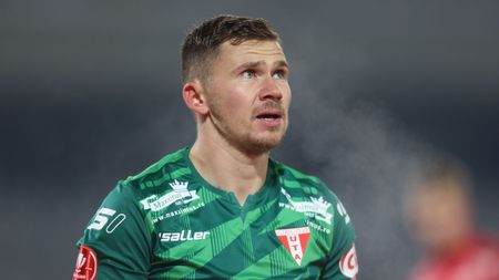 Doliu la UTA! Mama titularului de drept a murit și Mircea Rednic e obligat să cheme de urgență un jucător de la Arad pentru meciul cu U Cluj