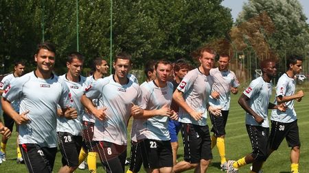 FOTO EXCLUSIV** Poliștii s-au întors din cantonament, dar nu sunt foarte optimiști: "Hai, fă-ne ultima poză!"