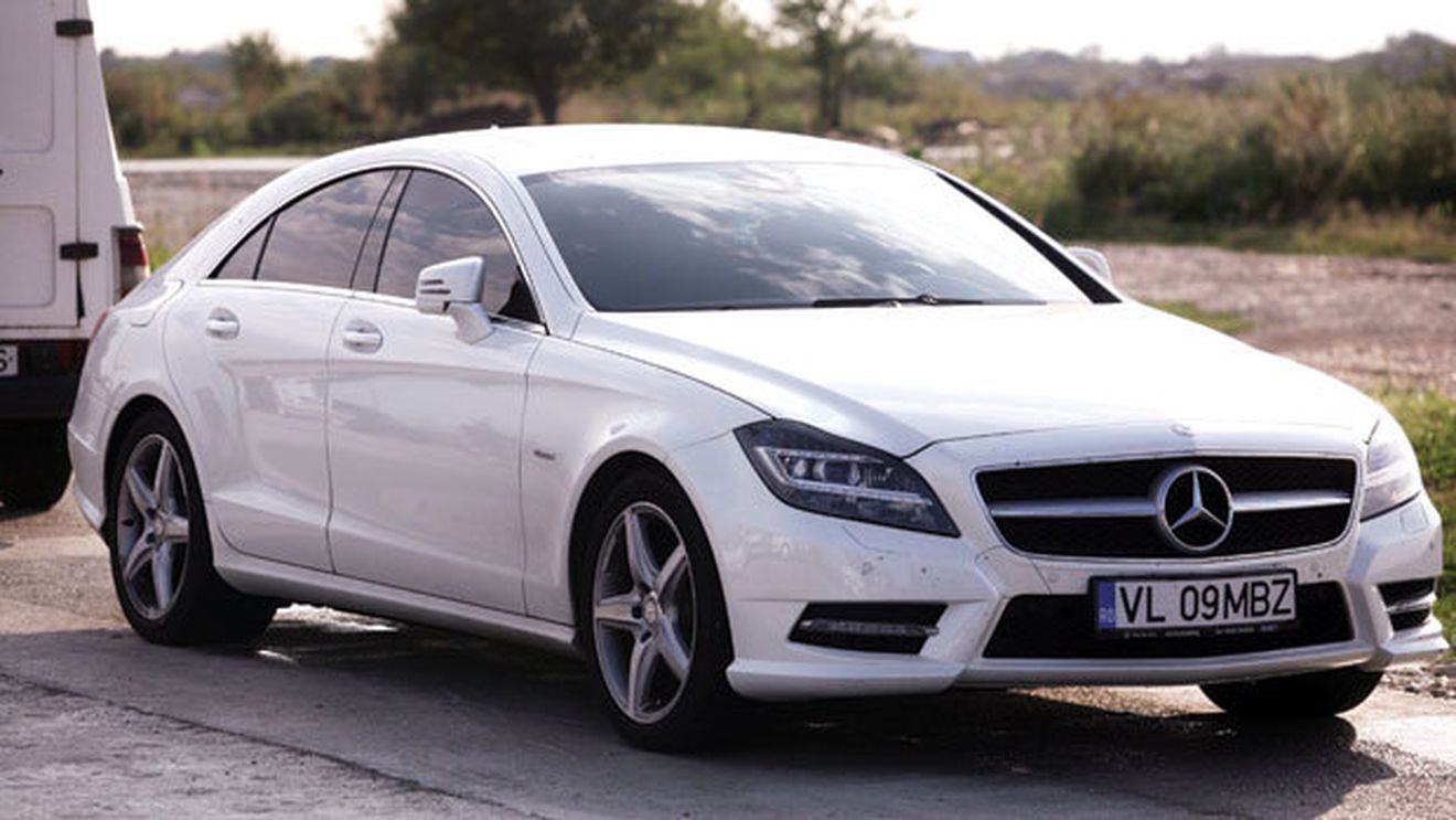 SUPER FOTO** Cine e cel mai tare din parcarea Stelei? Iliev "se luptă" cu frații Costea pentru supremație